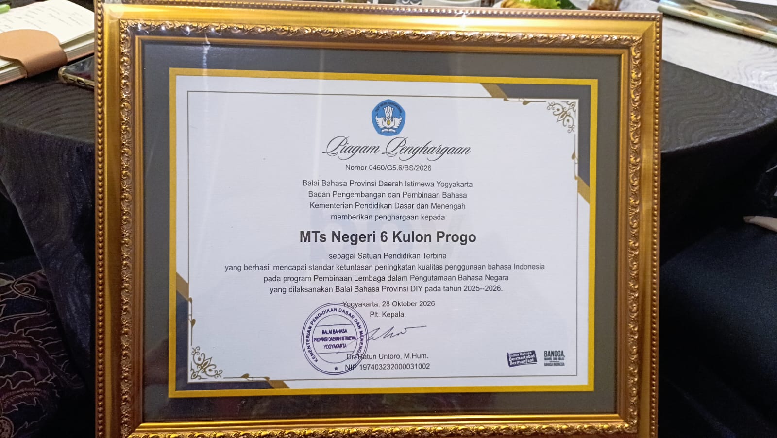 MTsN 6 Kulon Progo Terima Piagam Satuan Pendidikan Terbina Pengutamaan Bahasa Indonesia